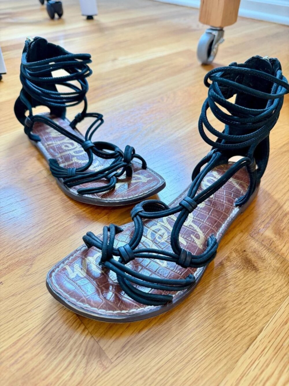 Sam Edelman Black & Tan Greek Sandals Size 8 - Used